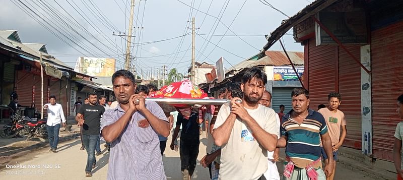 গফরগাঁওয়ে আধিপত্য বিস্তার নিয়ে খুন হওয়া যুবদল কর্মী জসিম উদ্দিনের মরদেহ নিয়ে মিছিল করেন তাঁর সমর্থকেরা। গতকাল বিকেলে তোলা